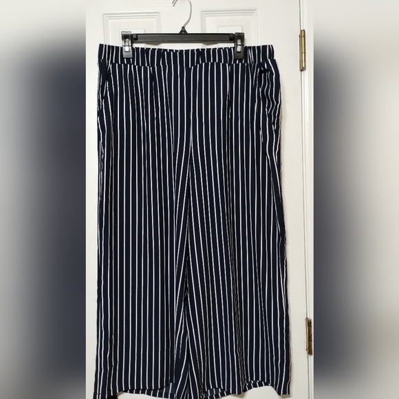 Signature Pants - Signature Collection Women's Size XL Navy and White Striped Trousers